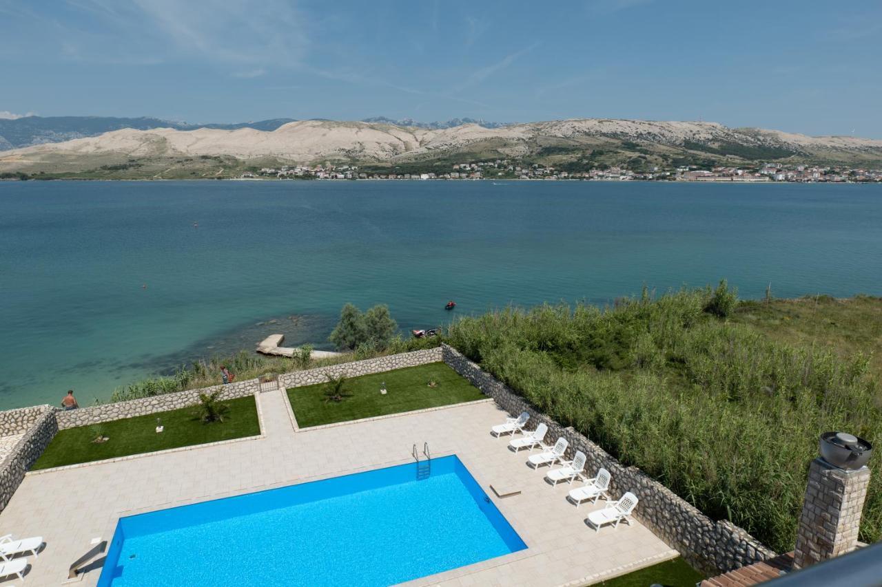 Pool Apartment Ena Pag Town Bagian luar foto