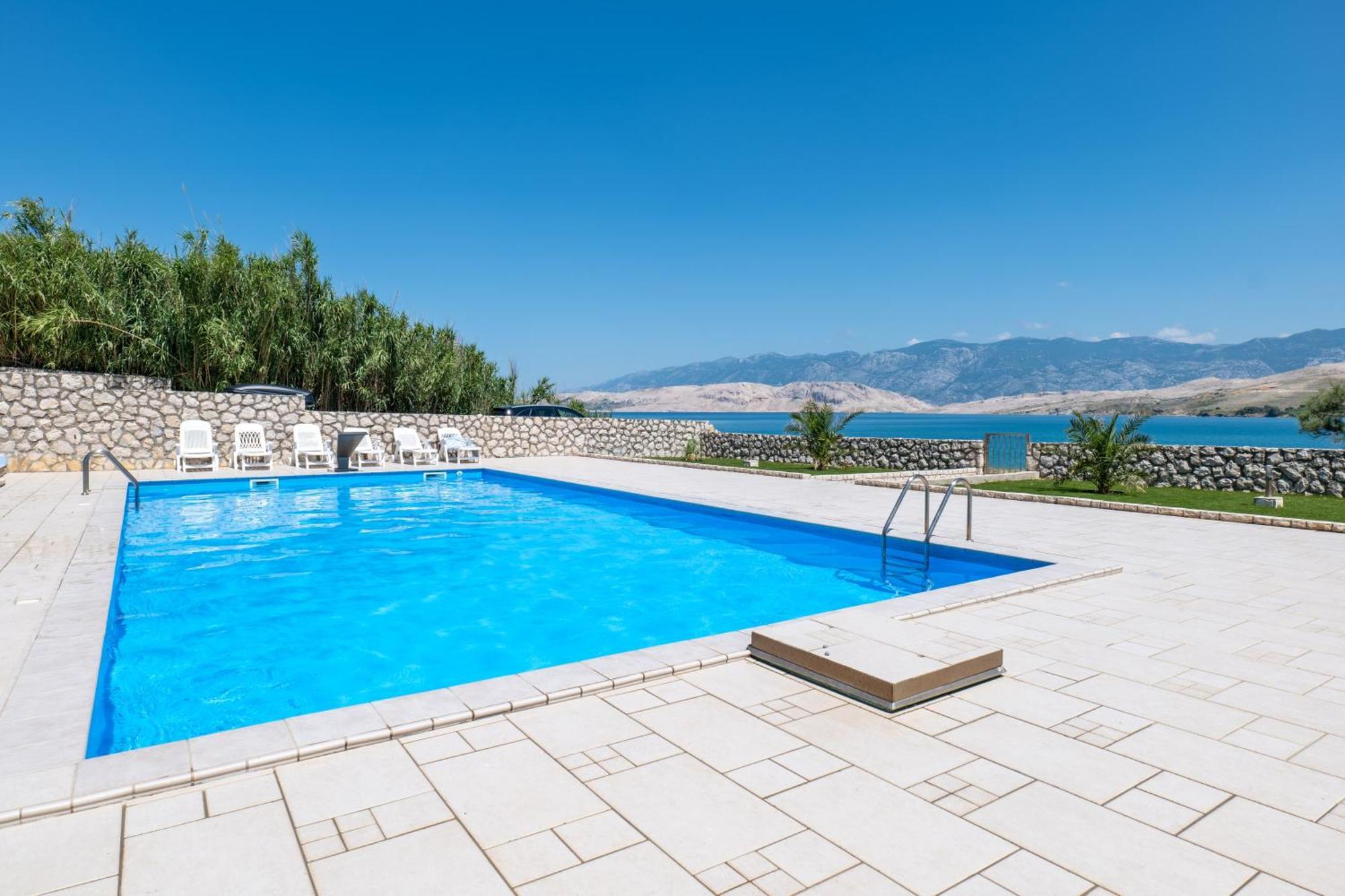 Pool Apartment Ena Pag Town Bagian luar foto