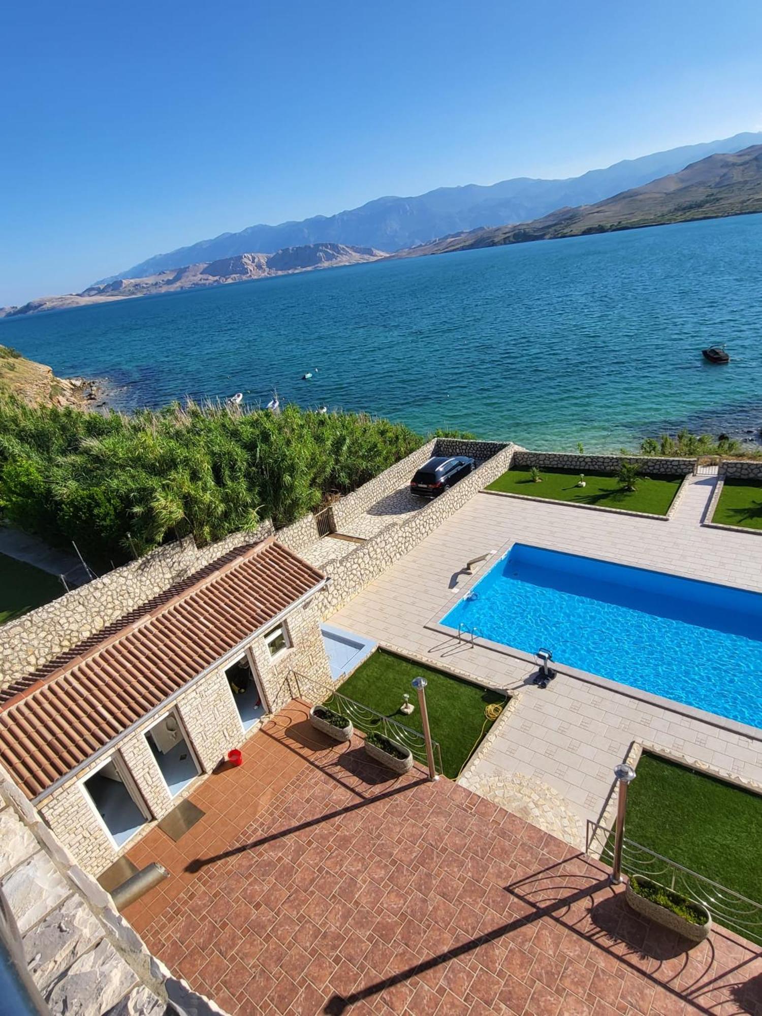Pool Apartment Ena Pag Town Bagian luar foto